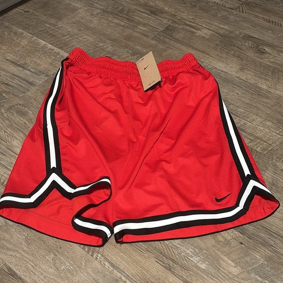 Nike DNA DRI-FIT 8" Basketball Shorts,moisture wick,zip pocket,drawstring waist - Picture 4 of 6